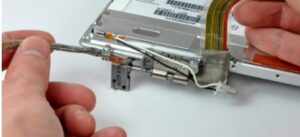 bàn lề laptop bị ô xi hoa