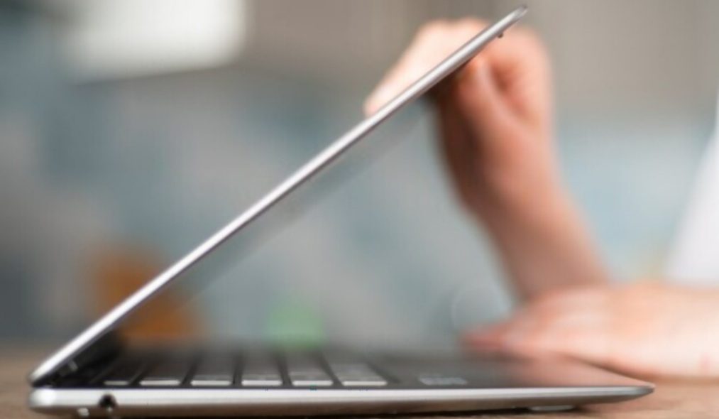 gập mở bàn lề laptop