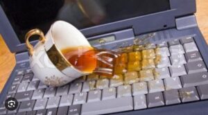 laptop bị đổ nước