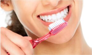 Chăm sóc răng miệng đúng cách đảm bảo độ bền vững của răng Implant